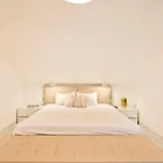 Penthouse With River View - Baixa Alfama *