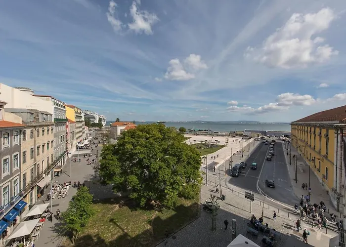 Penthouse With River View - Baixa Alfama *