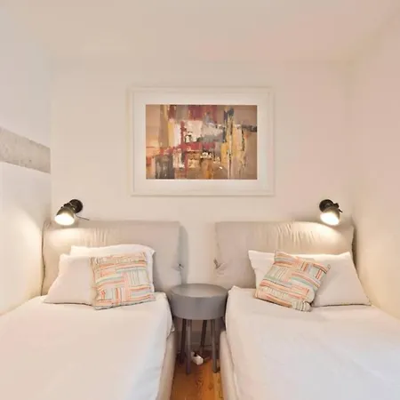 Penthouse With River View - Baixa Alfama *